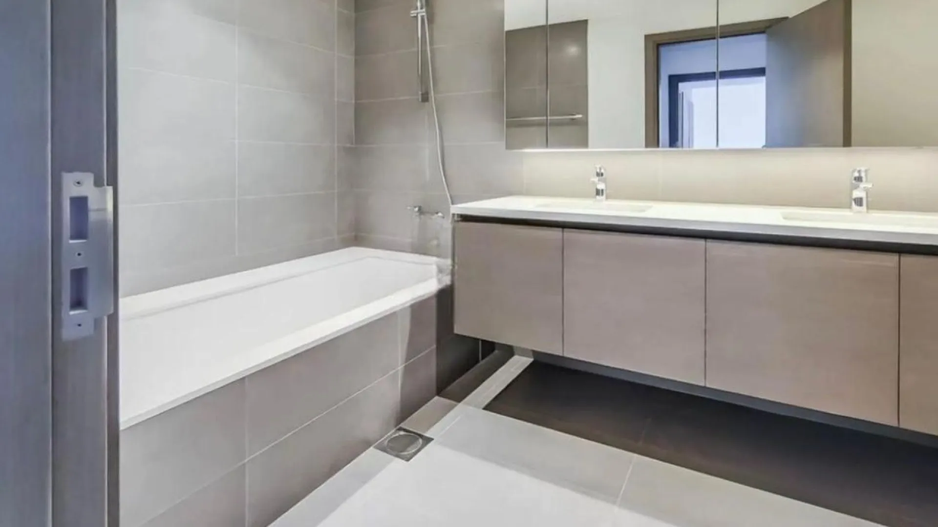 Großzügige 2-Zimmer-Wohnung zur Miete im Creek Gate Tower 1, Dubai Creek Harbour