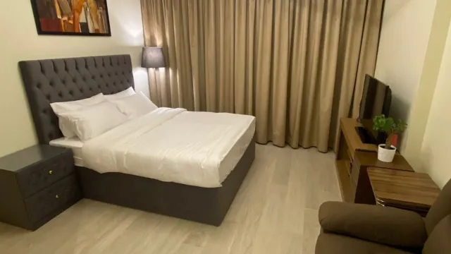 Эксклюзивная студия с полной меблировкой на продажу в Azizi Farhad Residence, Аль-Джаддаф